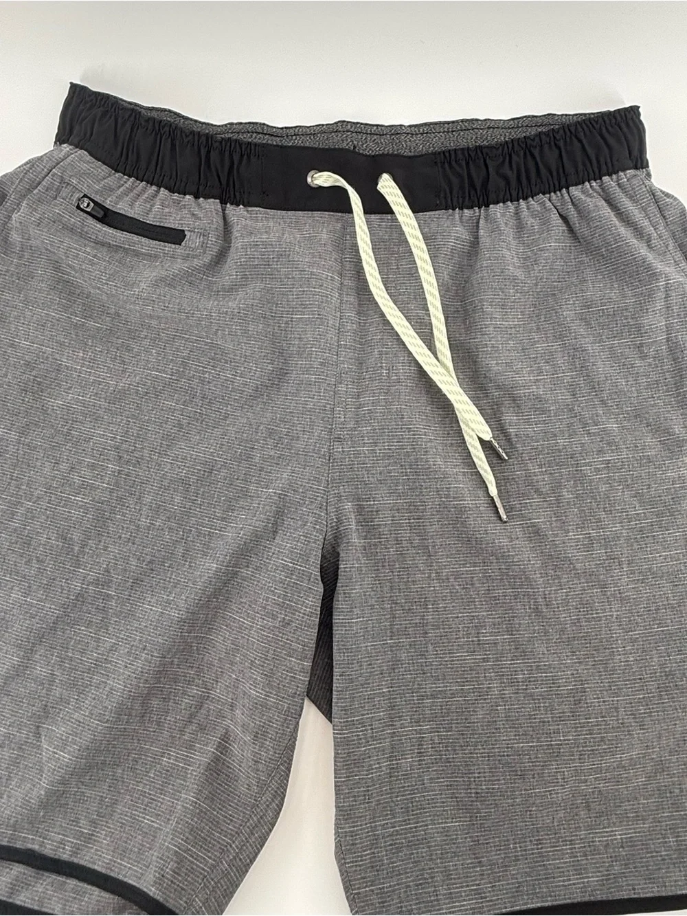 Vuori Bank Shorts Mens Large Gray Hybrid Drawstring Pocket Stretch Performance